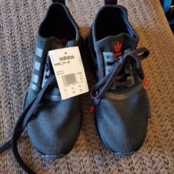 NMD Adidas shoes. New 2 diffrent sizes 6.5 and 7 - Picture 3 of 4